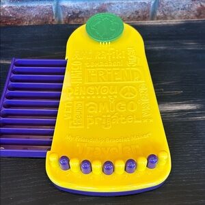 Kids Choose Friendship portable bracelet making loom with storage compartment